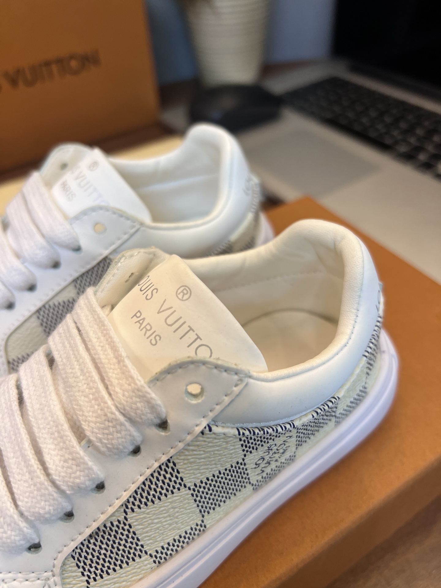 Children's shoes child